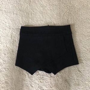 Black short/skirt (skort)